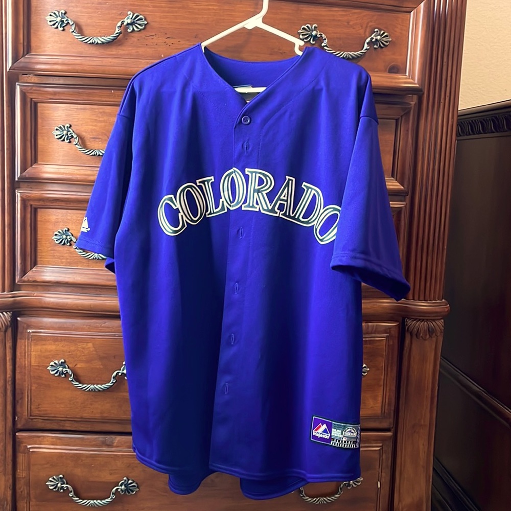 Colorado Rockies baseball jersey. Gonzalez #5. Size extra large.